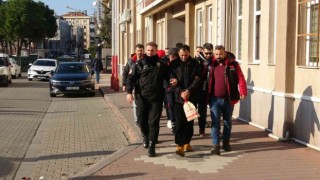 Çanakkalede Orta Asya ve Afrika uyruklu 14 kadını pazarlayan 2 kişi tutuklandı