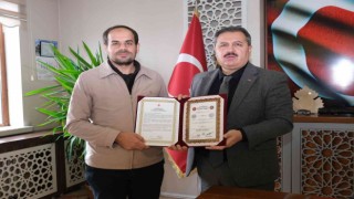 Cezaevinde hafız oldu