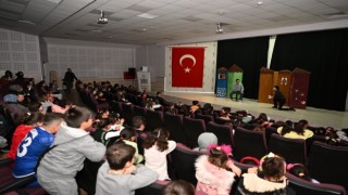 Çocuklar tiyatro oyunu ile hem eğlendi hem dostluğu öğrendi