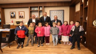 Çocuklardan Vali Çelike oyun parkı ve futbol sahası teşekkürü