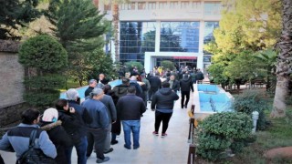 Cumhurbaşkanı Erdoğanın müjdesinin ardından vatandaşlar gözlerini SGK önünde açtı