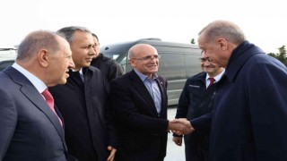 Cumhurbaşkanı Erdoğanın yanında dikkat çeken isim