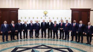 Cumhurbaşkanı Recep Tayyip Erdoğan, 11 Büyükşehir Belediye Meclisinin AK Parti Grup Başkanvekillerini kabul etti