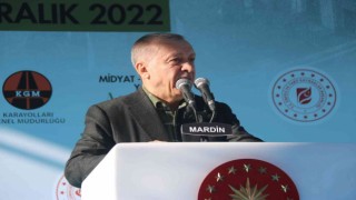 Cumhurbaşkanı Recep Tayyip Erdoğan: “Sordum, resmi rakam nedir dedim. Dediler ki 75 bin kişi meydanda. Bu 2023e yürüyüşün coşkulu adımıdır.”
