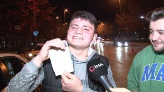 Denetimde ceza yedi, şarkı söyledi