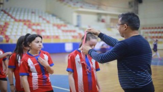 Denizlide 114 sporcu kupayı kaldırmak için kıyasyısa mücadele etti