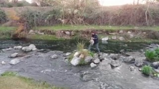 Derede mahsur kalan yavru köpeği itfaiye kurtardı