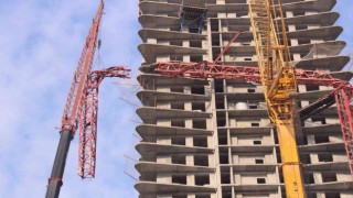 Devrilen vincin ilk bölümü saatler sonra söküldü