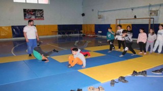 Dikmende çocuk ve gençlere ücretsiz judo kursu