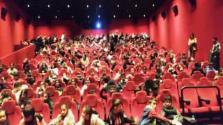 Dilovasında öğrenciler ve özel bireyler Buğday Tanesi filmine götürülüyor