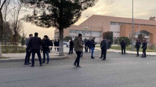 Diyarbakırda üniversite personeline araçtan ateş açıldı: 1 yaralı
