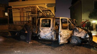 Doğalgaz malzemeleri taşıyan kamyonet küle döndü