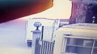 Doğalgaz sobasının bomba gibi patladığı anlar kameralarda