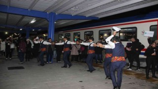 Doğu Ekspresi yolcularını Erzurum bar ekibi karşıladı