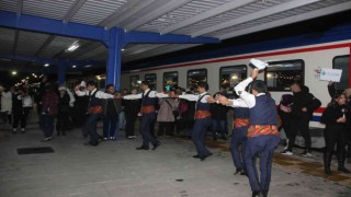 Doğu Ekspresi yolcularını Erzurum bar ekibi karşıladı