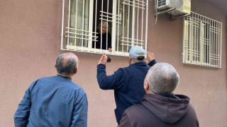 Dolandırıcıların hedefi olan yaşlı kadın, polis dahil kimseye kapıyı açmadı
