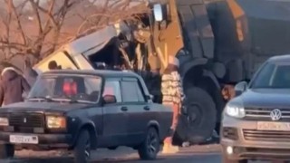 Donetskte Rus askeri aracı minibüsle çarpıştı: 16 ölü, 3 yaralı