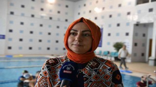 Down sendromlu çocuklara yüzme kursu