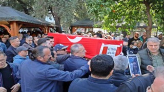 Duayen gazeteci Ali Orhan, son yolculuğuna gözyaşlarıyla uğurlandı