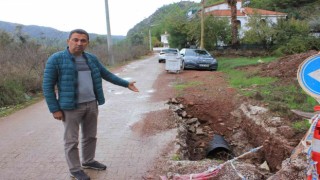 Dünyaca ünlü plajın bulunduğu mahallede yol sorunu için çözüm aranıyor