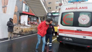 Durakta yolcu alan otobüse makas atmaya çalışırken zincirleme kaza meydana geldi: 3 yaralı