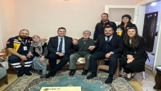 Duran kalbini tekrar çalıştıran 112 Acil Servis ekibini evinde ağırladı