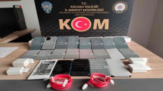 Durdurulan araçtan 21 kaçak telefon ele geçirildi