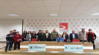 Eğitim Müsteşarı Nasibova Azeri öğrencilerle bir araya geldi