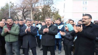 Eğitim sendikalarından öğretmenin darp edilmesi ve öğrencilere sigara satışına alkışlı protesto