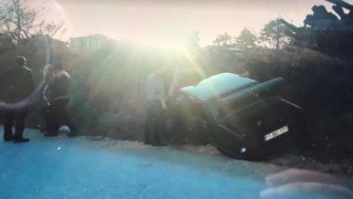 Ehliyetsiz sürücünün kullandığı araç yoldan çıktı, 3 kişi yaralandı
