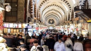 Eminönünde yılbaşı yoğunluğu