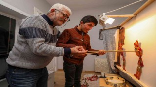 Engelli çocuklar için evlerde özel sahne kuruldu