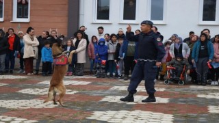 Engelli öğrencilerle jandarma ekipleri bir araya geldi