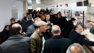 Erzincanda SGK binasında EYT yoğunluğu