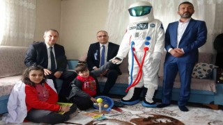 Eve astronot geldi: Evde eğitim alan özel kardeşlerin hayali gerçek oldu