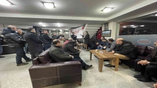 EYT düzenlemesini konfeti ve meşaleyle kutladılar