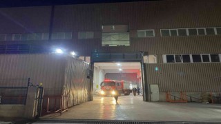 Fabrikanın bacası alev aldı, faciadan dönüldü