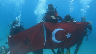 Faslı öğrenciden su altında tur kutlaması
