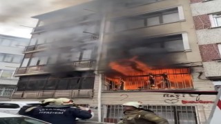 Fatihte bir daire alev alev yandı