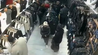 Fatihte çocuğa hırsızlık yaptırdılar: O anlar güvenlik kamerasında