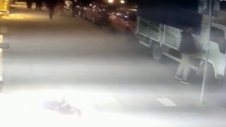 Fatihteki kamyonet hırsızlığı kamerada