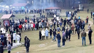 Festivalde bir ton hamsi tüketildi