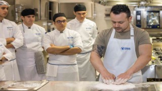 Gastronomi öğrencileri İtalyan şef ile pizza yaptı