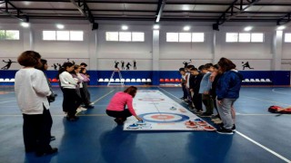 Gazipaşada öğrenciler Floor Curling sporuyla tanıştı