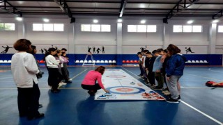 Gazipaşada öğrenciler Floor Curling sporuyla tanıştı