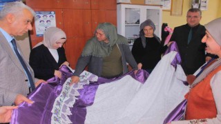 Gelinlik kızlara çeyiz hazırlıyorlar