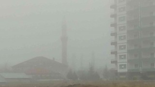 Gemerekte ekili olan yoğun sis nedeniyle göz gözü görmedi