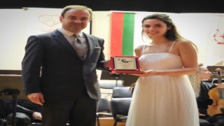 Genç keman virtüözünden uluslararası yarışmada birinci oldu