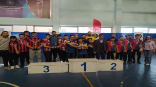 Gençler dart müsabakaları yapıldı