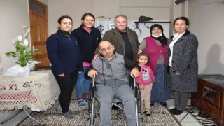 Germencik Belediyesinden engelli vatandaşa tekerlekli sandalye hediyesi